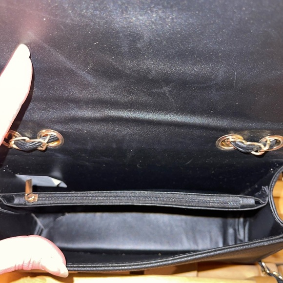 Black and Gold quilted shoulder bag - Picture 8 of 10